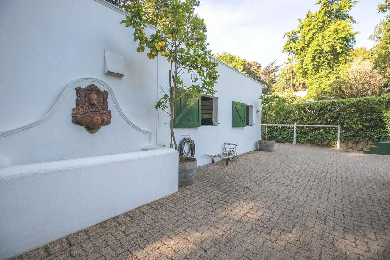 The White Manor Panzió Fokváros Kültér fotó