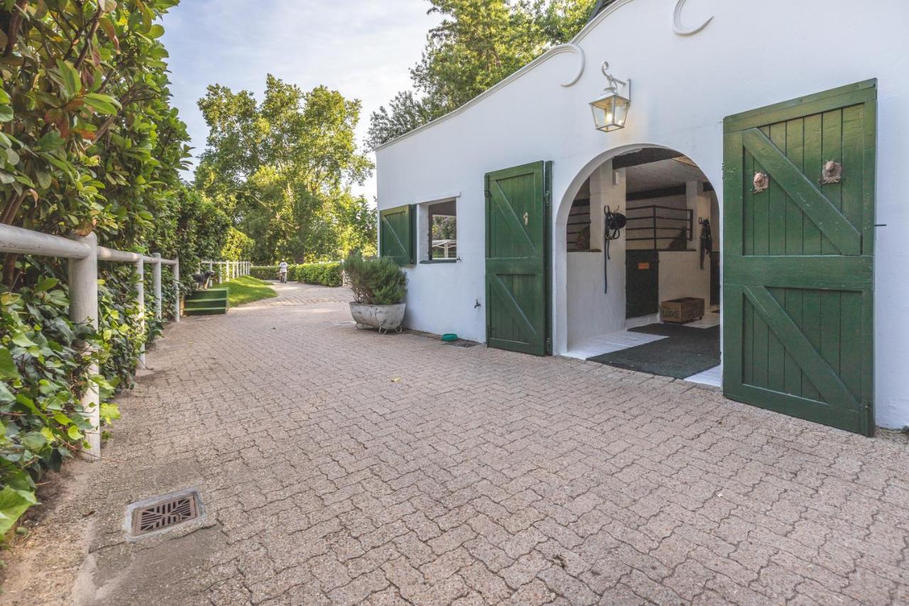 The White Manor Panzió Fokváros Kültér fotó